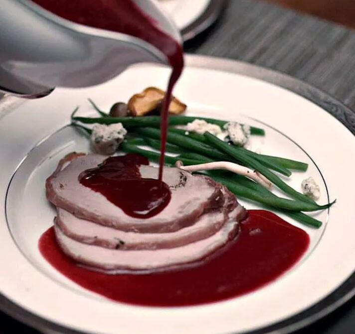 ☠ Roast Canard: A canard breast roasted to perfection, drowned in a voidblood infused sweet and sour sauce made from two kinds of oranges. And voidsent.